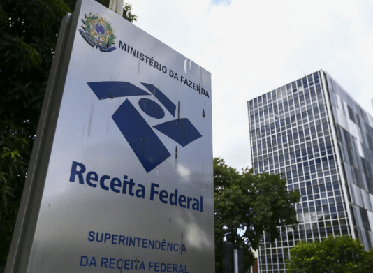 Prazo para entregar declaração de Imposto de Renda inicia nesta segunda-feira (1/03) Imposto de Renda: Placa da Receita Federal, do Ministério da Fazenda