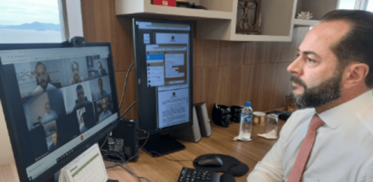 Comin pede apoio ao setor produtivo para transformar leitos clínicos em UTI Procurador-Geral de Justiça em reunião virtual com empresários de Santa Catarina
