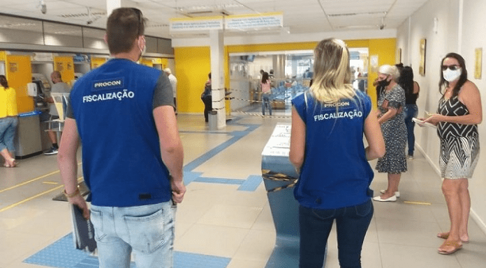 Fiscalização do Procon de Palhoça em bancos