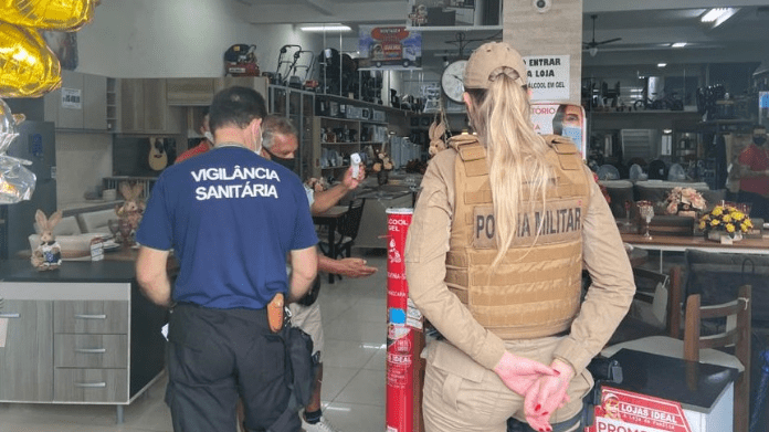 Poucas violações em Biguaçu: Polícia Militar e Vigilância Sanitária fiscalizando estabelecimentos no município