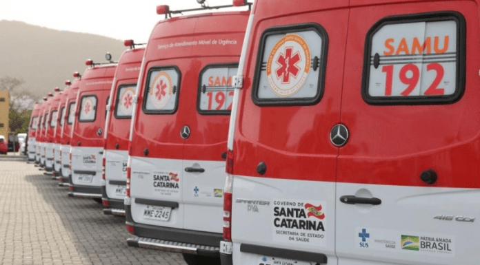 Alesc terá sessão especial sobre a situação do Samu em SC: Ambulâncias do Samu na garagem de um hospital
