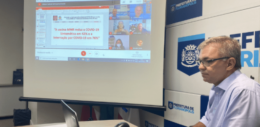 Gean Loureiro em reunião online com pesquisadores da UFSC, falando sobre a Tríplice viral