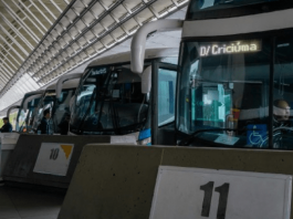 Serviços: ônibus na rodoviária de Florianópolis