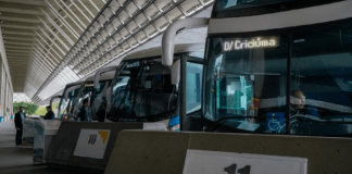 Serviços: ônibus na rodoviária de Florianópolis