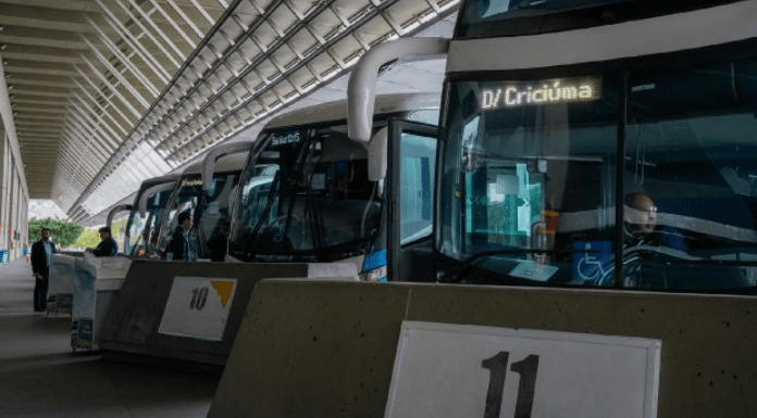 Serviços: ônibus na rodoviária de Florianópolis