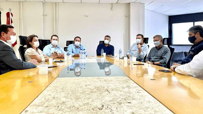 Centro Integrado de Ações Contra a Covid-19: prefeitos da Grande Florianópolis reunidos com secretários