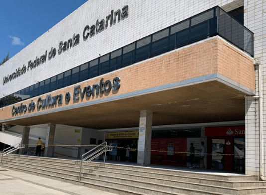 Centro de Eventos na UFSC terá drive thru para vacinar idosos