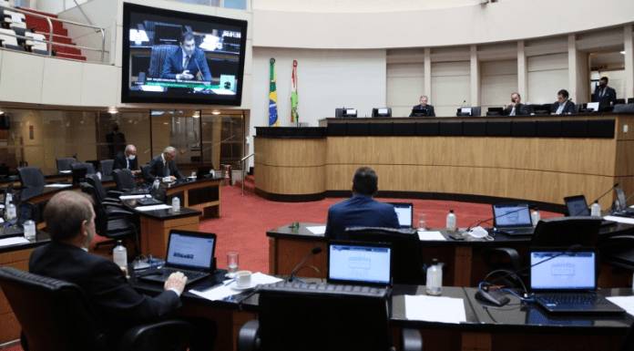 Reunião para falar sobre a compra de vacinas contra a Covid-19