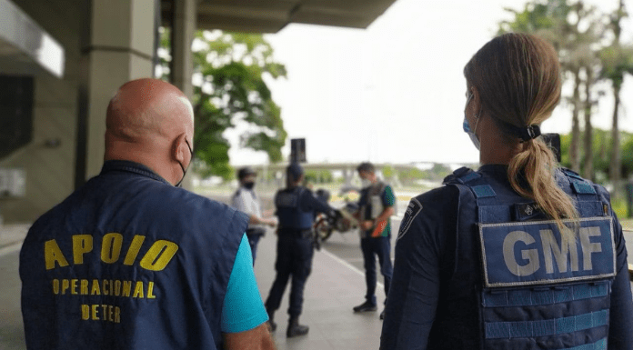 Homem com Covid-19 tenta embarcar em ônibus em Florianópolis
