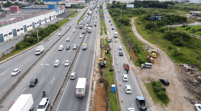 Obras na terceira faixa da BR 101
