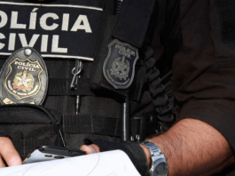 Policiais Civis: zoom em farda policial