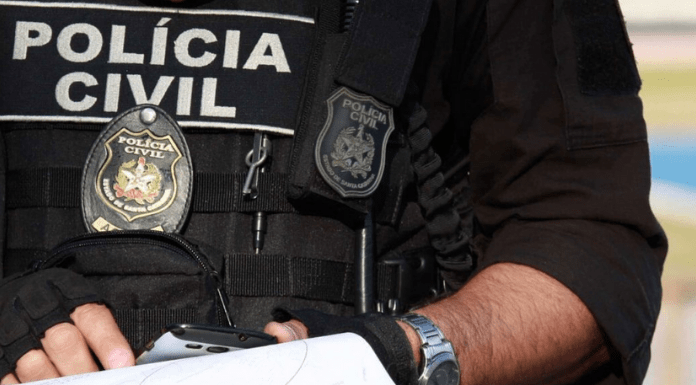 Policiais Civis: zoom em farda policial