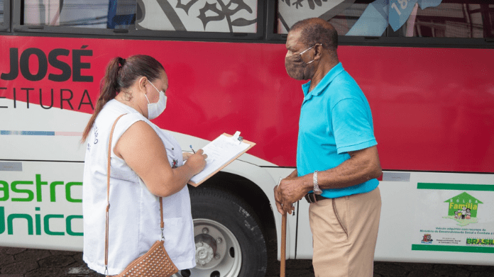 Ônibus itinerante auxilia vacinação em SJ