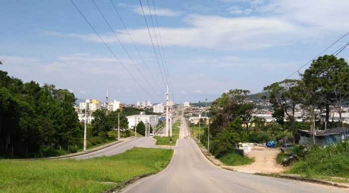 A Avenida das Torres, uma das principais artérias de trânsito da cidade e que permitiu o desenvolvimento de mais bairros