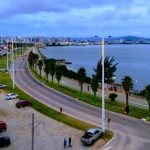 Beira-mar de São José é um dos pontos mais valorizados do município, com grandes áreas de lazer