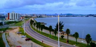 Beira-mar de São José é um dos pontos mais valorizados do município, com grandes áreas de lazer