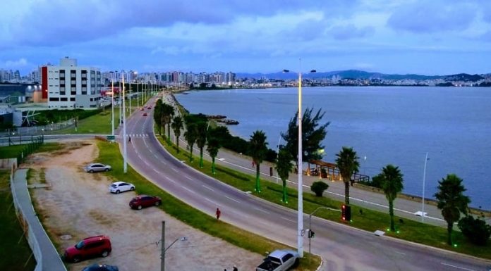 Beira-mar de São José é um dos pontos mais valorizados do município, com grandes áreas de lazer