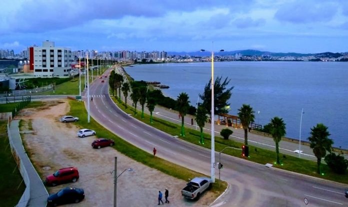 Beira-mar de São José é um dos pontos mais valorizados do município, com grandes áreas de lazer