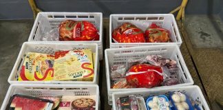 caixas com os 77kg de alimentos apreendidos em florianópolis