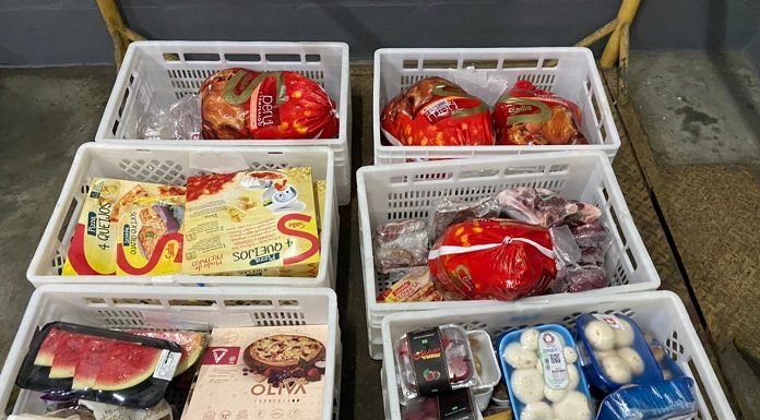 caixas com os 77kg de alimentos apreendidos em florianópolis