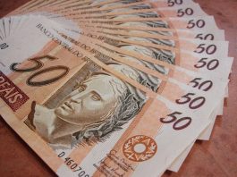 Auxílio emergencial em SC entra em estudo pelo governo, contrariando secretário notas de 50 reais - auxílio emergencial em sc entra em estudo