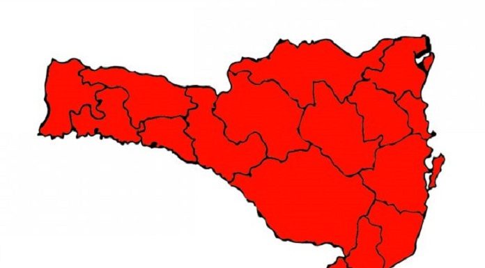 mapa de sc com todas as regiões no vermelho - risco gravíssimo de vulnerabilidade ao coronavírus