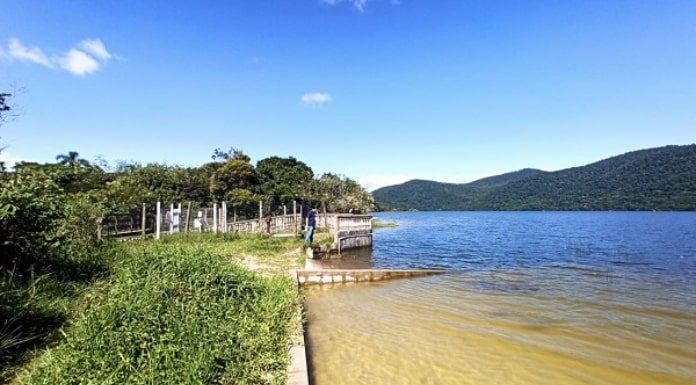 Lagoa do Peri volta ao nível normal com chuvas e ações de mitigação - foto da orla da lagoa próximo ao local de captação