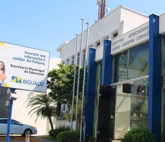 fachada do prédio da secretaria de educação de biguaçu - volta às aulas adiadas