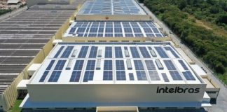 foto aérea de galpões da intelbras com placas solares