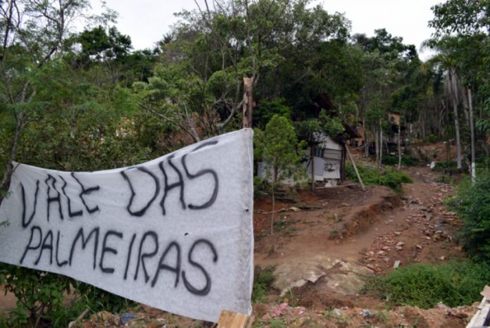 faixa com inscrição 