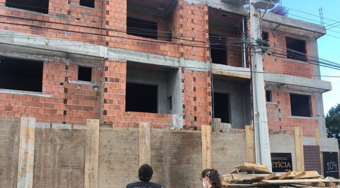 Prefeitura de Florianópolis fiscaliza e multa obras irregulares embargadas Florianópolis fiscaliza e multa obras irregulares embargadas