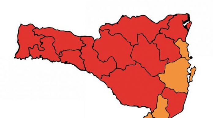 matriz de risco ao coronavírus em sc - mapa do estado divivido em 16 regiões - grande florianópolis e mais três em risco grave