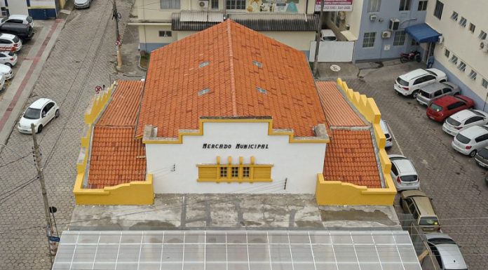 mercado público de palhoça visto de cima durante reforma