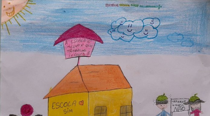 No desenho há um céu azul com uma nuvem, uma escola amarela em que se lê "escola sim", duas crianças jogam bola e outras duas crianças seguram uma placa em que se lê trabalho infantil não. A produção de desenhos faz parte das atividades da gincane que promove a erradicação do trabalho infantil em São José