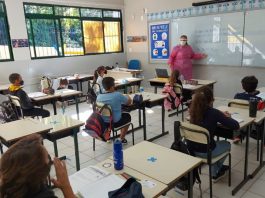 Com o fim da greve, estudantes da rede municipal de Florianópolis voltam às aulas Estudantes da rede municipal de Florianópolis voltam às aulas após greve