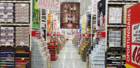 Rede atacadista seleciona 240 candidatos nesta terça-feira corredores com produtos organizados - rede fort atacadista seleciona candidatos