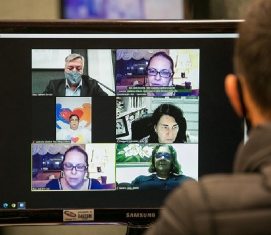 Audiências públicas virtuais marcam a semana da Alesc uma tela de computador mostra uma audiência virtual da alesc, que nesta semana teve o avanço de projetos importantes
