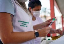 Palhoça inicia vacinação em novas categorias de profissionais da educação