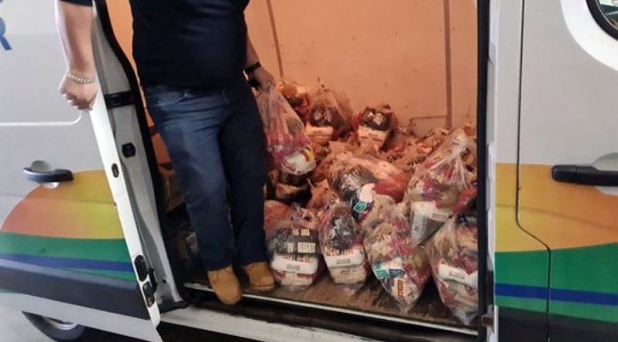 entrega de cestas básicas em Região de SC atingida por tornado