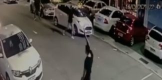 homem suspeito faz disparos para o alto no meio da rua koesa em são josé