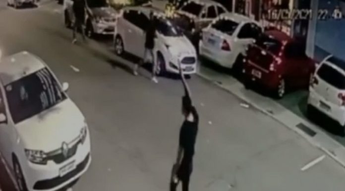 Polícia encontra munições e prende responsável por disparos na Rua Koesa homem suspeito faz disparos para o alto no meio da rua koesa em são josé