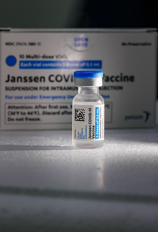 SC distribui doses da vacina janssen, que precisa de injeção única
