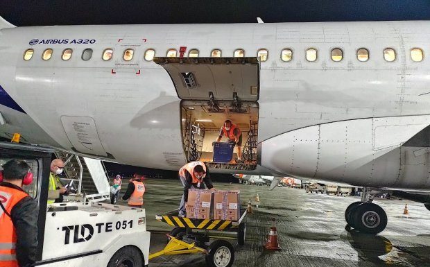 Santa Catarina recebe 83 mil doses da vacina Pfizer