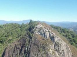 Adolescente é resgatado após cair da Pedra Branca Morro da Pedra Branca, em São José - CBM/Reprodução/CSC