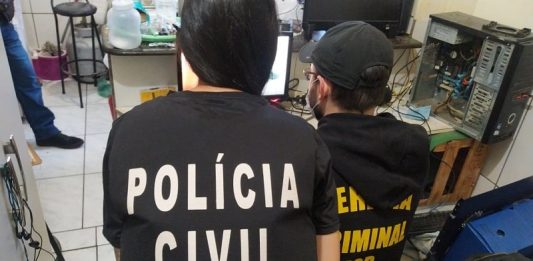 Polícia cumpre seis mandados de prisão em SC em operação internacional contra pornografia infantil
