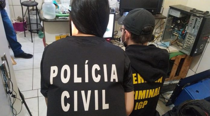 Polícia cumpre seis mandados de prisão em SC em operação internacional contra pornografia infantil