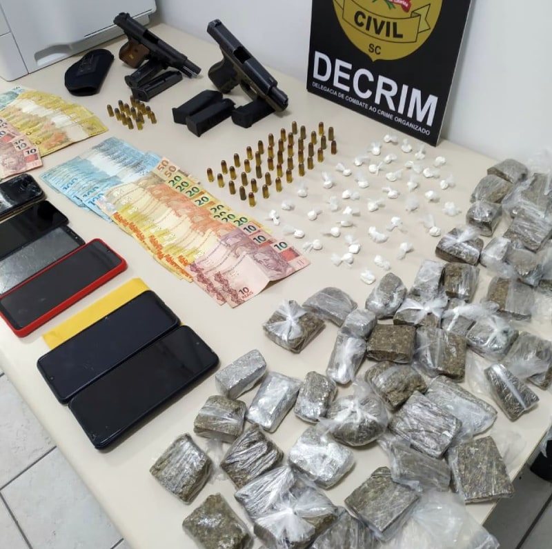 drogas e armas apreendidas na operação no norte da ilha