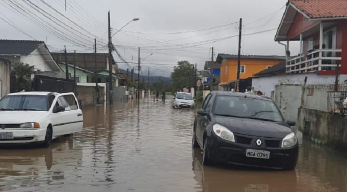 Ruas alagadas em São José