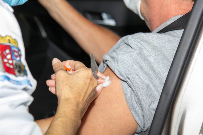 No aguardo de novas doses, prefeituras fazem vacinação de reforço - vacinas na grande florianópolis