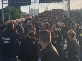 Funcionários públicos protestam contra reforma da previdência de SC Funcionários públicos protestam contra reforma da previdência de SC